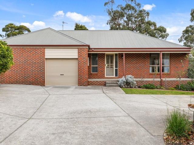 Low Maintenance Living in Convenient Ballarat East