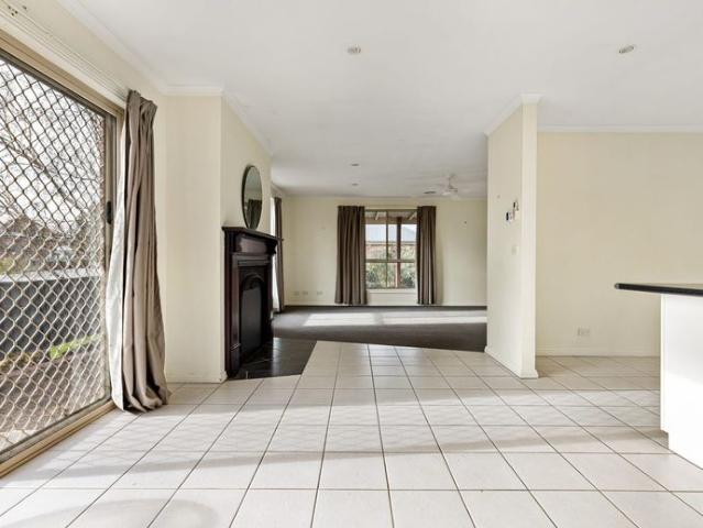 Low Maintenance Living in Convenient Ballarat East