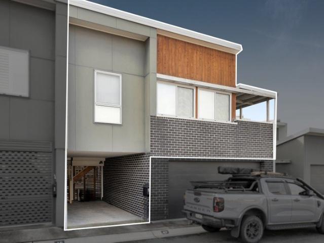 Low maintenance living in Gledswood Hills