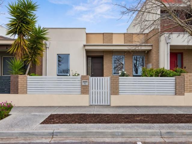 Low maintenance living in great location