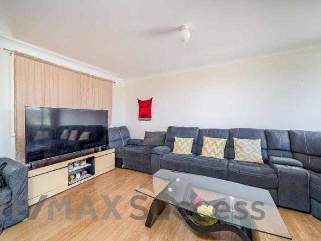 Low Maintenance Living in Handy Kearneys Spring Location