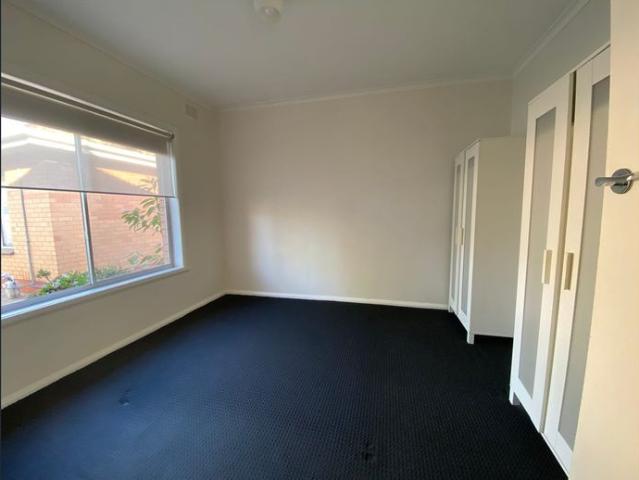 LOW MAINTENANCE LIVING IN IDEAL LOCATION