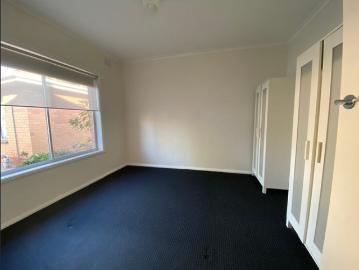 LOW MAINTENANCE LIVING IN IDEAL LOCATION