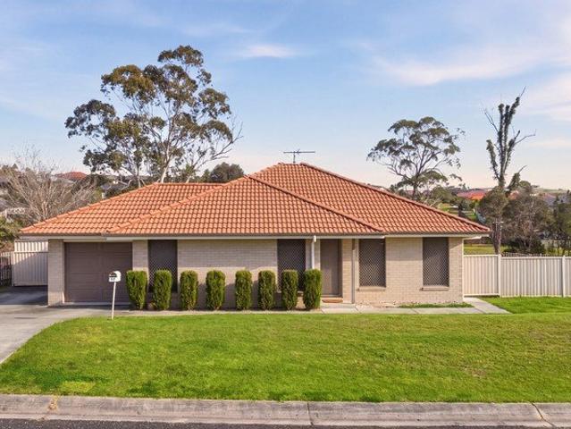 LOW MAINTENANCE LIVING IN PEACEFUL LOCATION