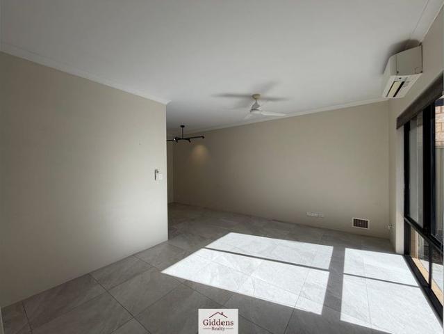 Low Maintenance Living in Piara Waters!