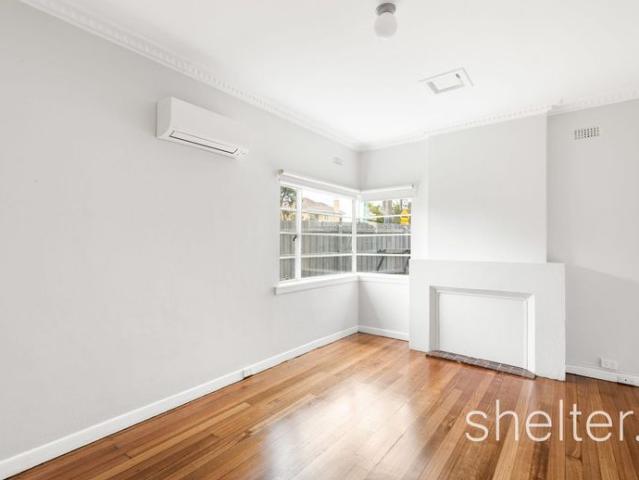 Low maintenance living in premium location!