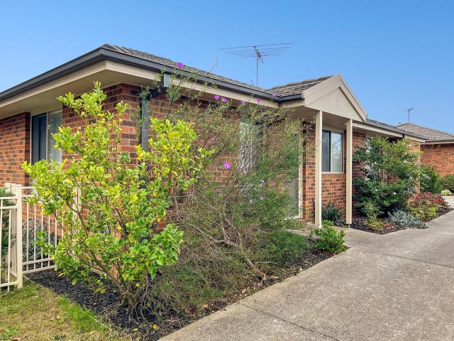 Low maintenance living in prime Belmont location