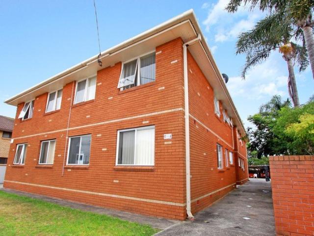 LOW MAINTENANCE LIVING IN PRIME COASTAL LOCATION