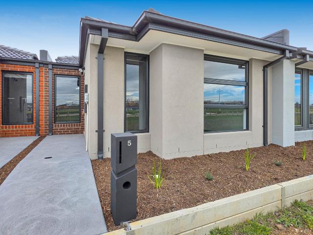 Low maintenance living in prime location