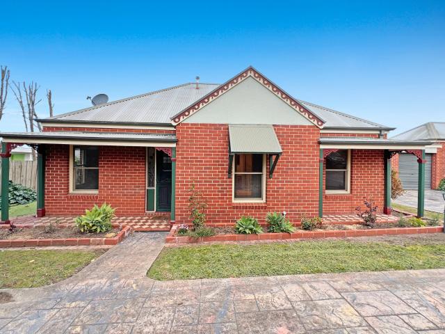 Low maintenance living in prime location