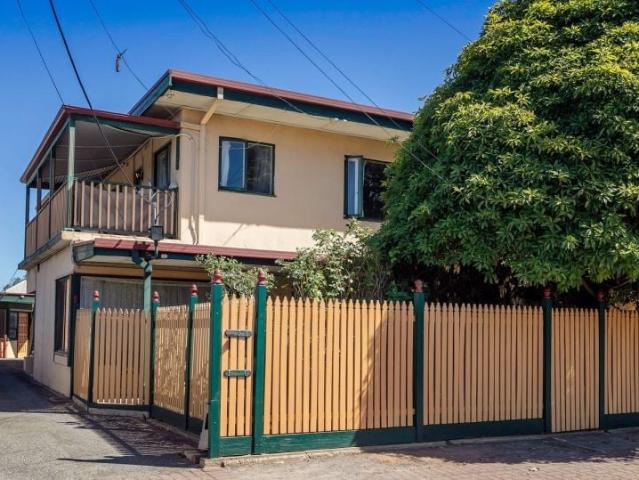 Low maintenance living in prime location!