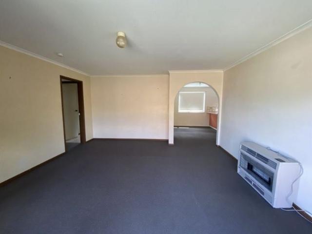 LOW MAINTENANCE LIVING IN PRIME LOCATION!