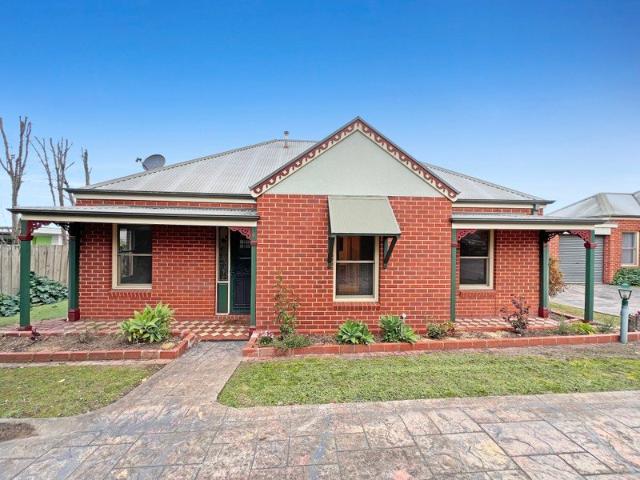Low maintenance living in prime location
