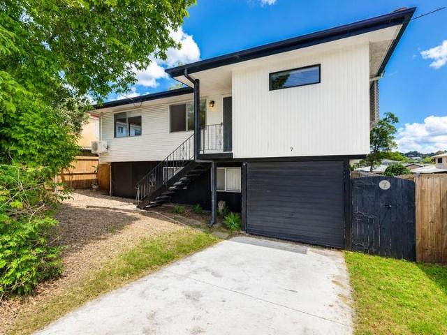 Low Maintenance Living In Prime Underwood Location!