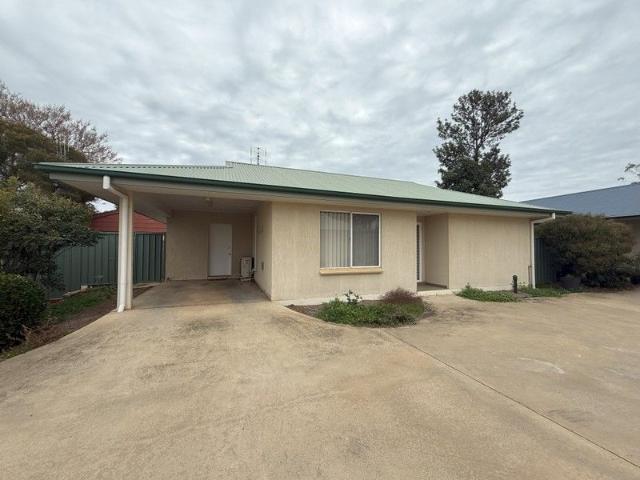 Low Maintenance Living in Quiet East Parkes Cul de Sac