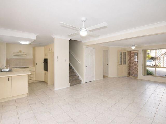 Low Maintenance Living in Quiet Elanora Cul De Sac