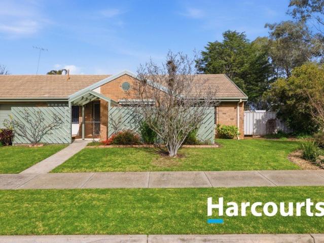 Low Maintenance Living in Quiet & Private Location