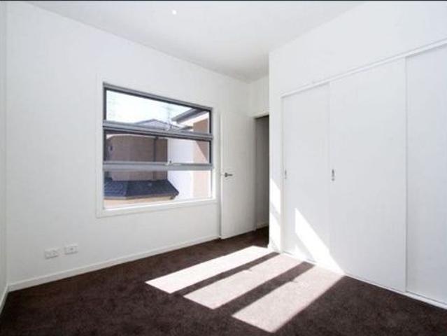 Low Maintenance Living in Style!
