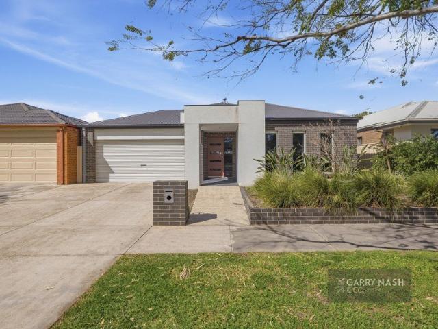 LOW MAINTENANCE LIVING IN SOUGHT AFTER CAMBRIDGE ESTATE