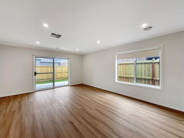 Low maintenance living in sought after Charlemont
