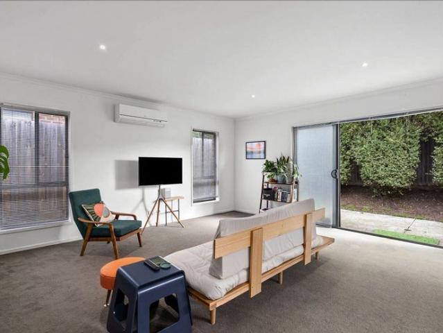 Low Maintenance Living in Sought After Hamlyn Heights