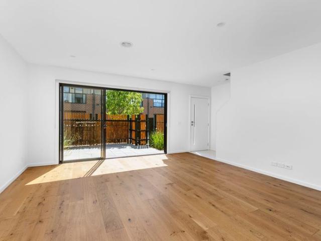Low Maintenance Living in the Alamanda School Zone