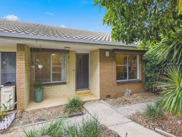 LOW MAINTENANCE LIVING IN THE HEART OF TOWN