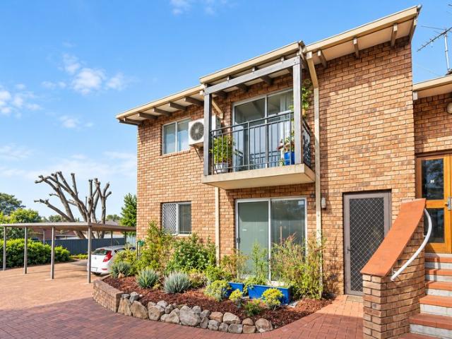 LOW MAINTENANCE LIVING IN THE HEART OF YOKINE