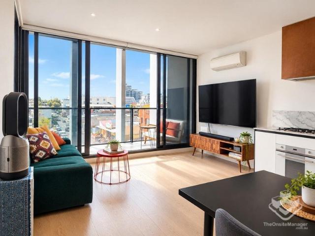 Low Maintenance Living in the heart of Carnegie