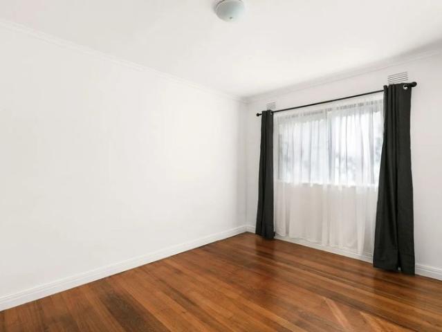 Low Maintenance Living in the Heart of Essendon