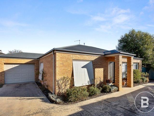 LOW MAINTENANCE LIVING IN THE HEART OF FLORA HILL