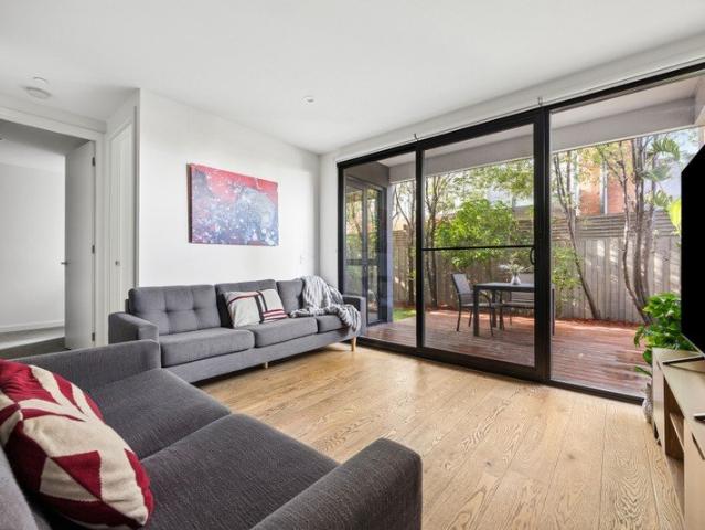 Low Maintenance Living in the Heart of Glen Huntly