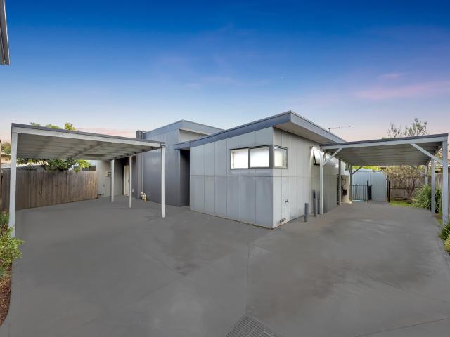 Low Maintenance Living in the Heart of Laverton!