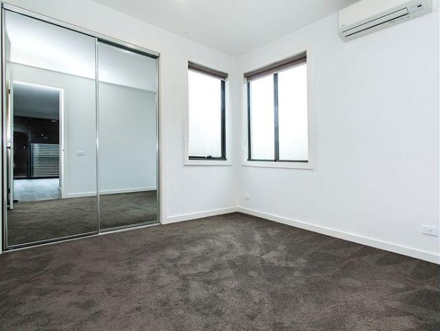 Low Maintenance Living in the Heart of Lilydale