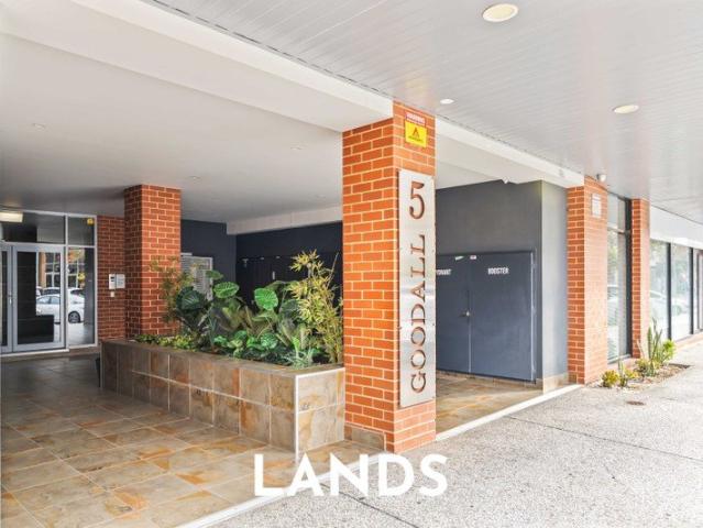 Low Maintenance Living in the Heart of Mawson Lakes