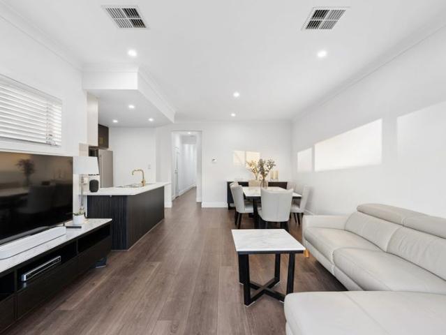 Low maintenance living in the heart of Mitchell Park