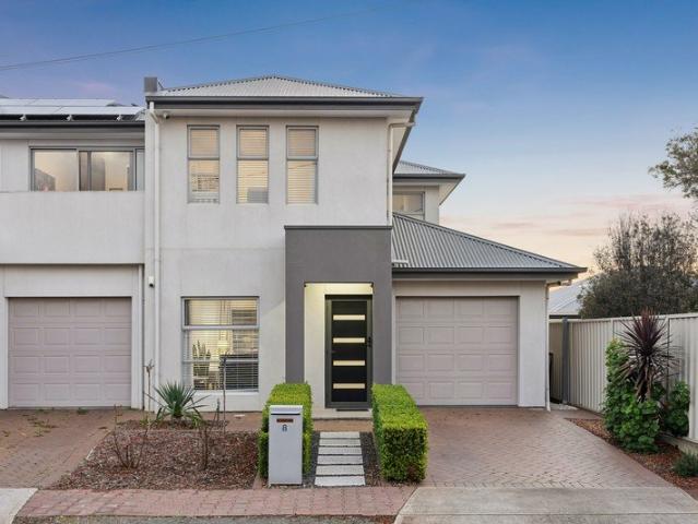 Low maintenance living in the heart of Mitchell Park