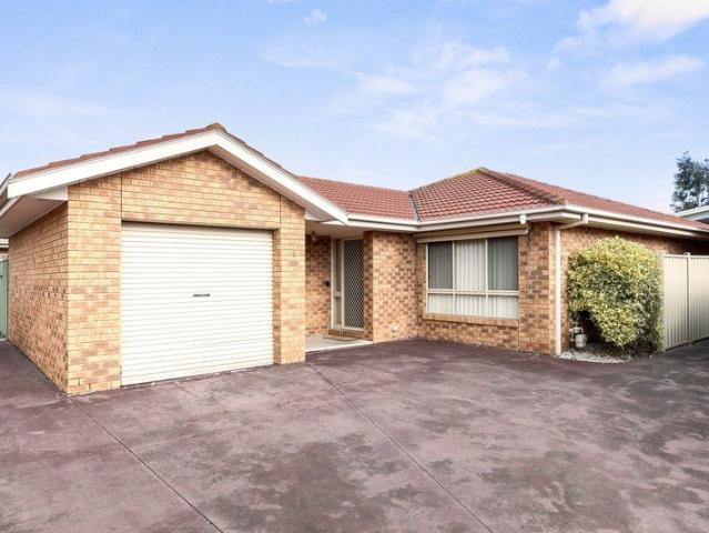 Low Maintenance Living in the Heart of Sydenham!