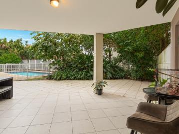 Low maintenance living in ultra convenient Tweed locale