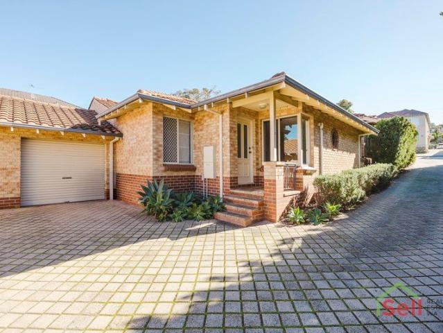 Low Maintenance Living! Top location!