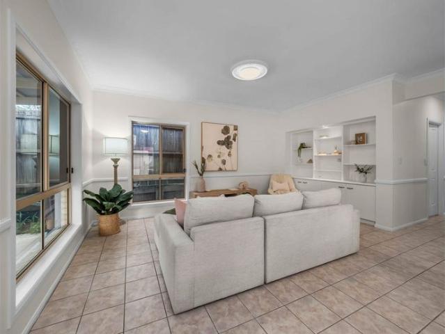 Low Maintenance Living with Air Cons in a Peaceful Parkside Location