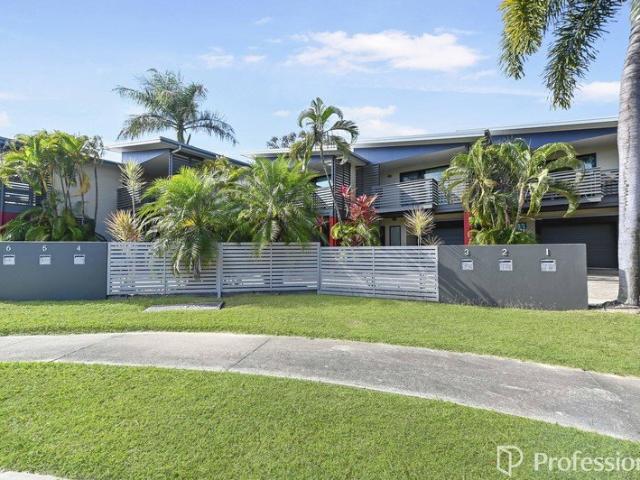 Low Maintenance Living with Gooseponds Views!