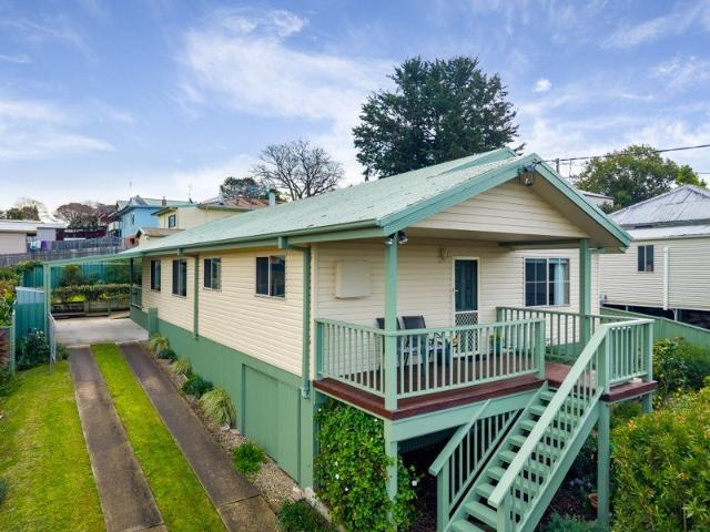LOW MAINTENANCE LIVING WITH EXCEPTIONAL CONVENIENCE