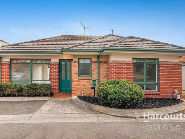Low Maintenance Living with Outstanding Lifestyle Appeal!