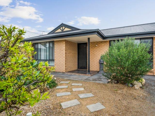 Low maintenance Living with Side Gate Access