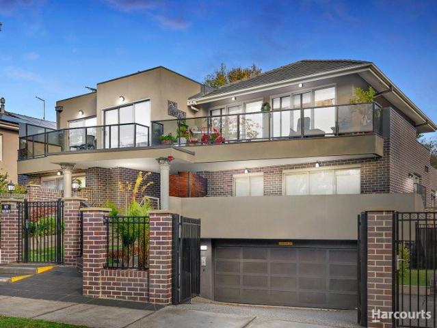 Low Maintenance Living with Space, Style & Convenience