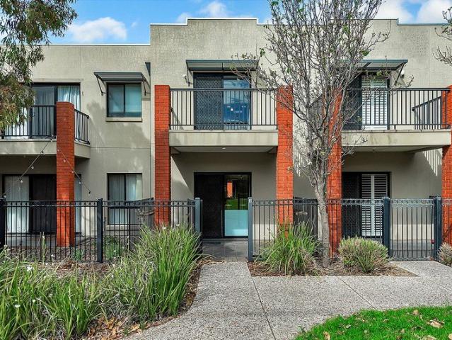 Low Maintenance Living with Parkside Views