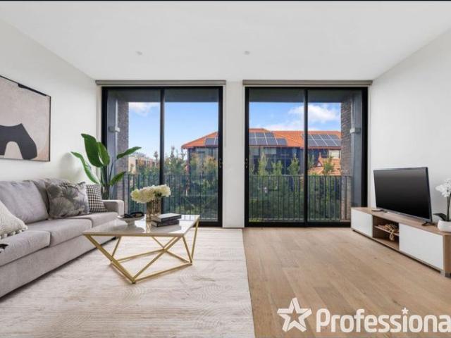 Low Maintenance life start in Great location
