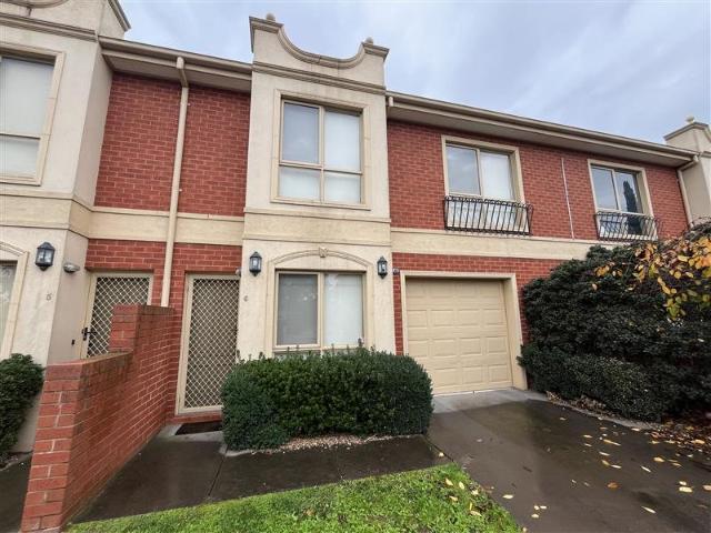 Low Maintenance Lifestyle in a Convenient Location