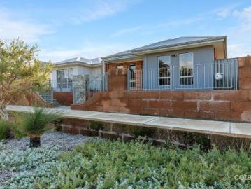 Low Maintenance Lifestyle in a Prime Location